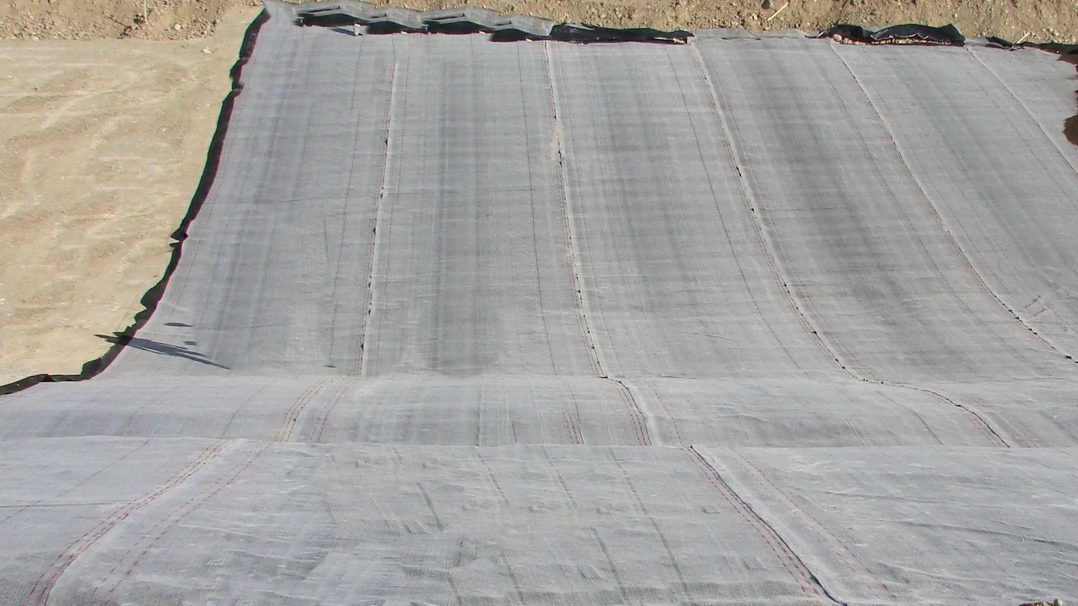 The advantages of laying bentonite waterproof blanket on river bottom