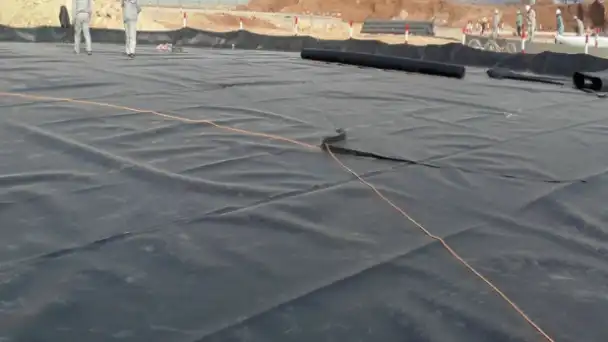 How to lay geomembrane?